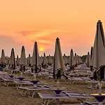 Beachfront Colourful Flat With Swimming Pool * Bibione