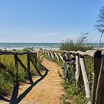 Beachfront Colourful Flat With Swimming Pool Daire