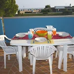 Beachfront Colourful Flat With Swimming Pool * Бибионе