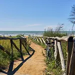 Beachfront Colourful Flat With Swimming Pool Bibione