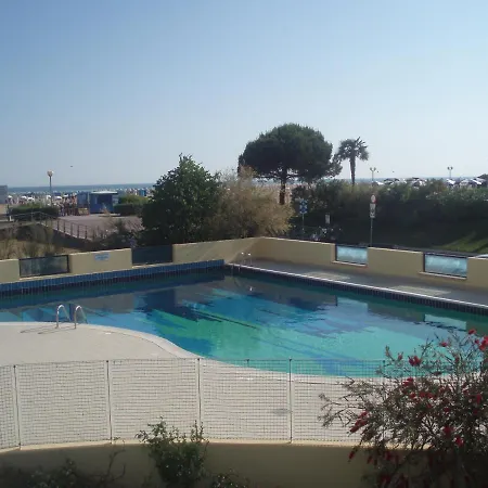 Beachfront Colourful Flat With Swimming Pool Apartment
