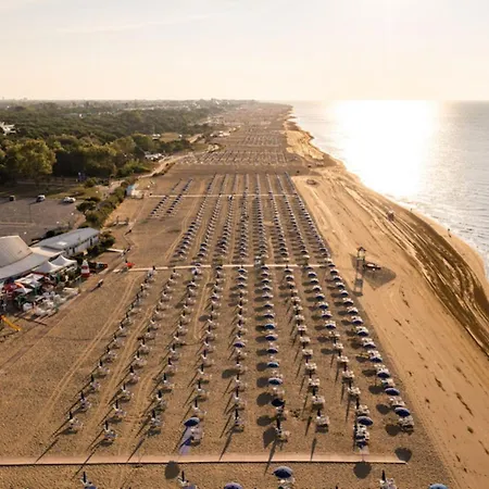 Beachfront Colourful Flat With Swimming Pool * Bibione