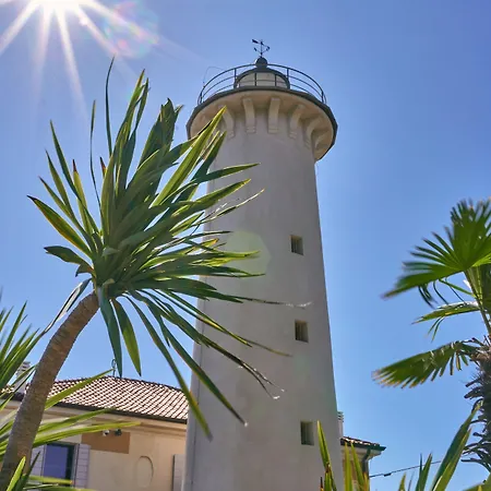 Διαμέρισμα Beachfront Colourful Flat With Swimming Pool Μπιμπιόνε