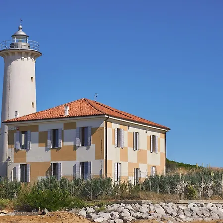 Διαμέρισμα Beachfront Colourful Flat With Swimming Pool Μπιμπιόνε
