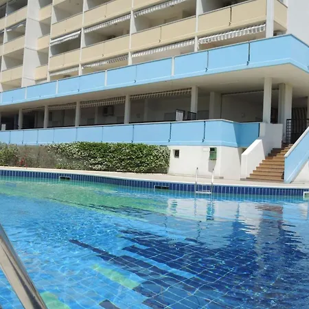 Apartmán Beachfront Colourful Flat With Swimming Pool *