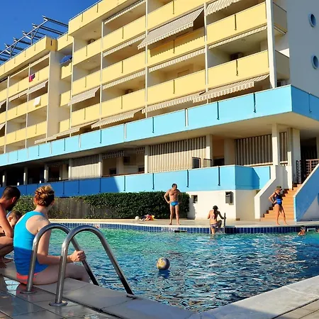 Beachfront Colourful Flat With Swimming Pool Διαμέρισμα Μπιμπιόνε