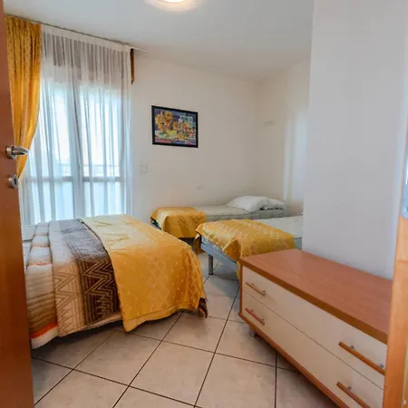 Beachfront Colourful Flat With Swimming Pool Apartment *