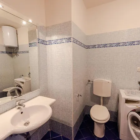 Lägenhet Beachfront Colourful Flat With Swimming Pool