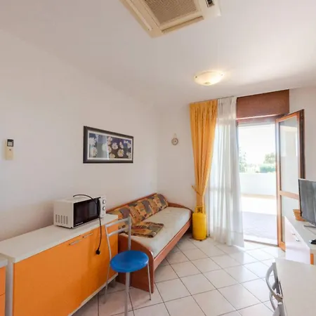 Lägenhet Beachfront Colourful Flat With Swimming Pool Bibione