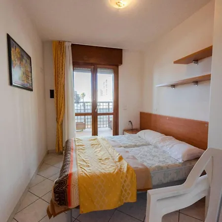 Lägenhet Beachfront Colourful Flat With Swimming Pool *