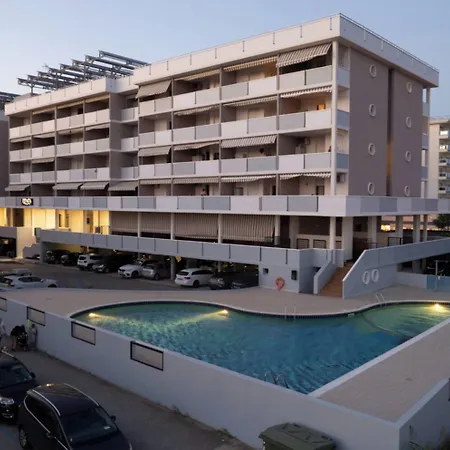 Διαμέρισμα Beachfront Colourful Flat With Swimming Pool Μπιμπιόνε
