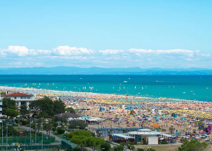 Beachfront Colourful Flat With Swimming Pool * Bibione