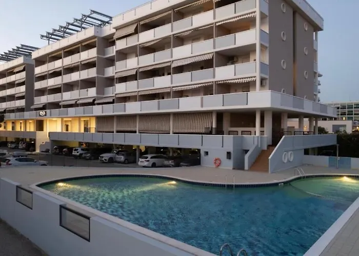 Beachfront Colourful Flat With Swimming Pool Bibione