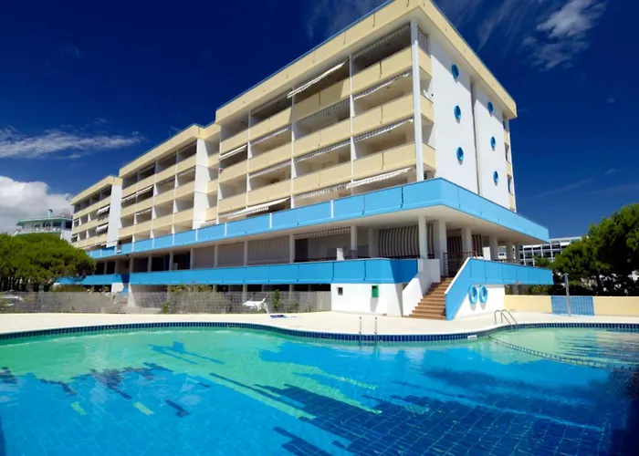 Beachfront Colourful Flat With Swimming Pool Apartment Bibione