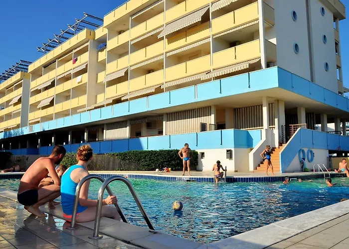 Beachfront Colourful Flat With Swimming Pool Apartment Bibione