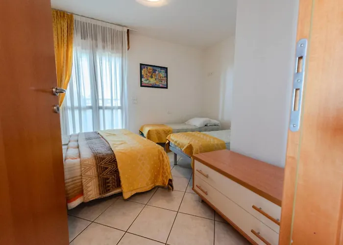 Beachfront Colourful Flat With Swimming Pool Apartment *