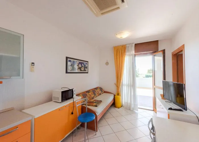 Lägenhet Beachfront Colourful Flat With Swimming Pool Bibione